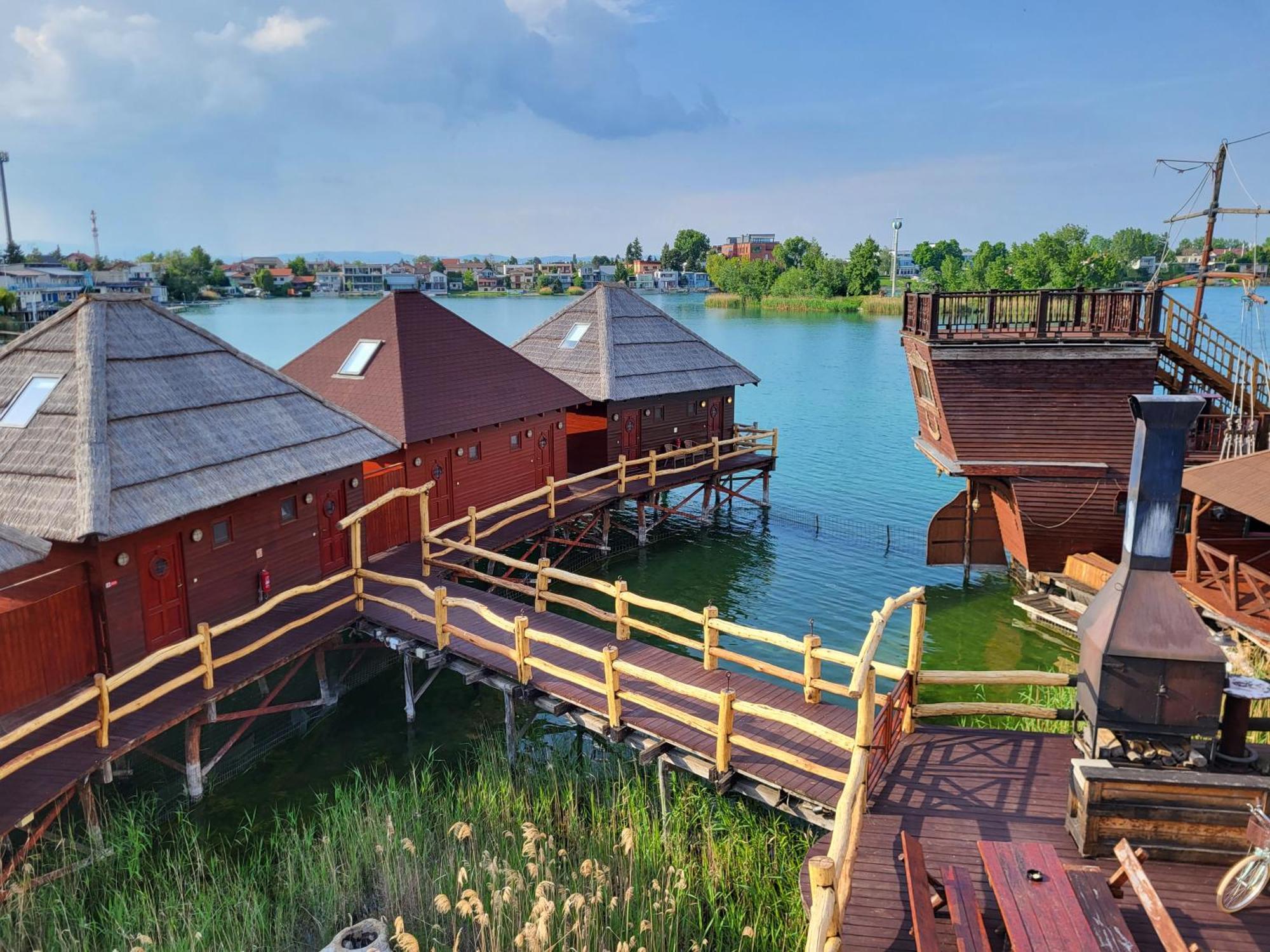 Tahiti Sunshine - Chatka Na Vode Senec Exterior foto